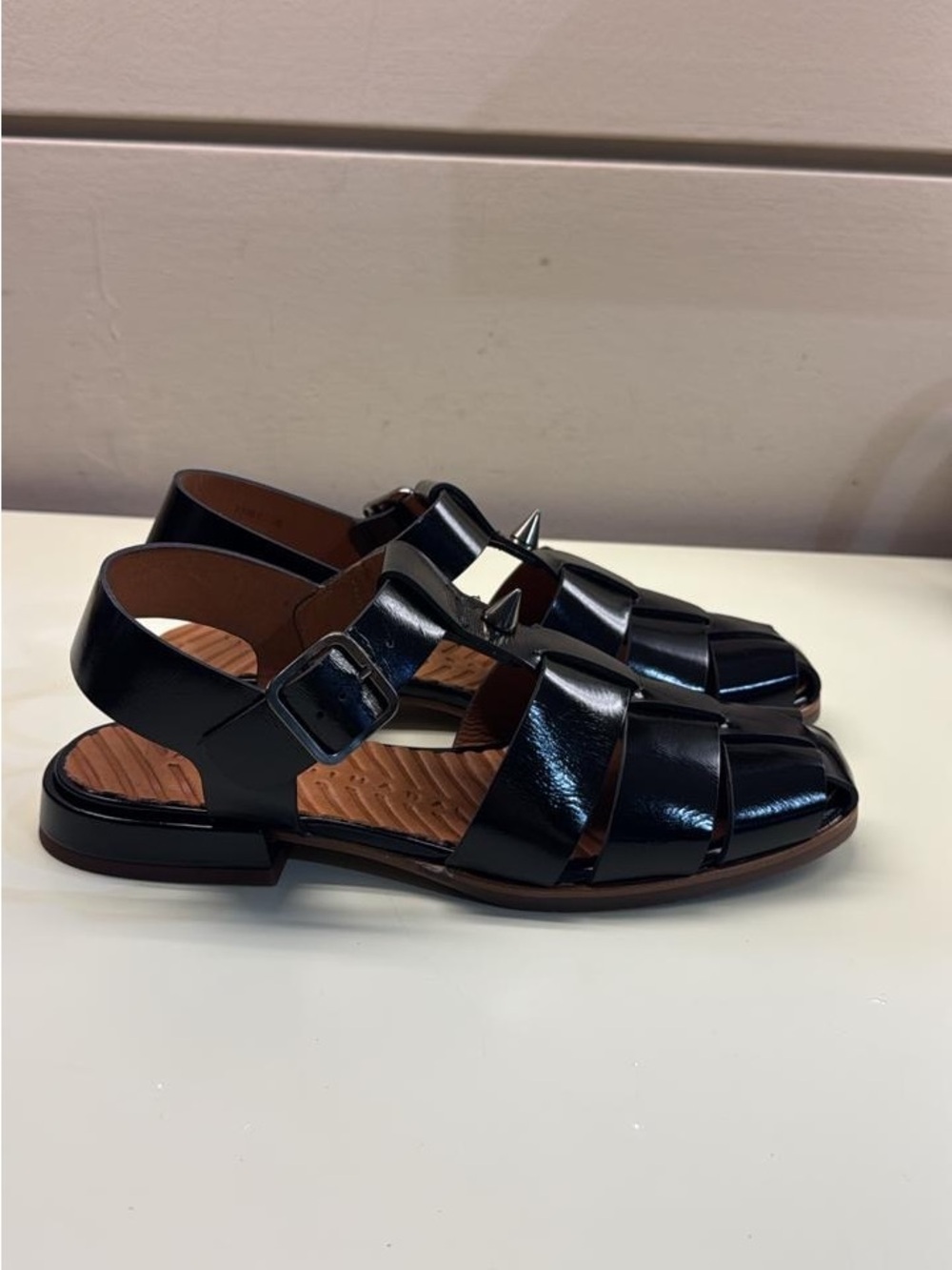 Chie Mihara Black Patent Leather Fisherman Sandals - Picture 2 of 4